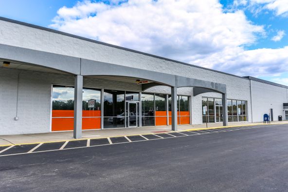 SOUTH WESTERN AVENUE CENTER: 1535 S Western Ave, Marion, IN 46953